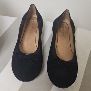 Vionic Black Suede Ballet Flats